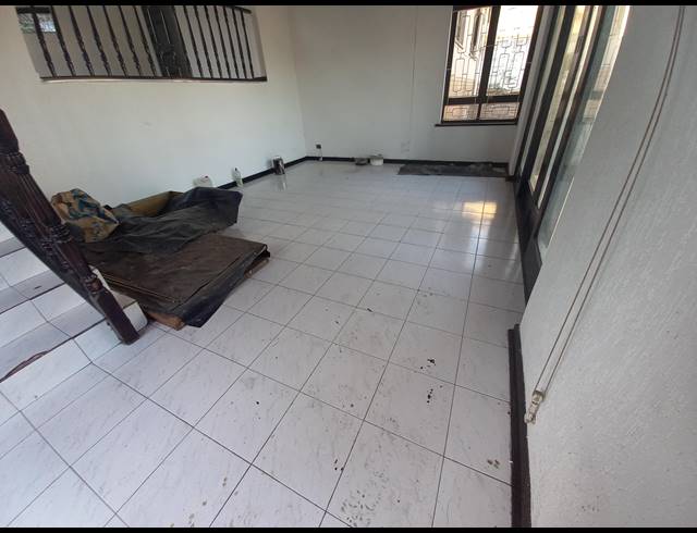 4 BEDROOM HOUSE FOR SALE IN RESERVOIR HILLS